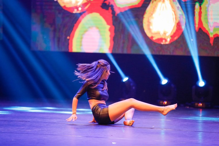 Tribe Dance Hold Your Dream 